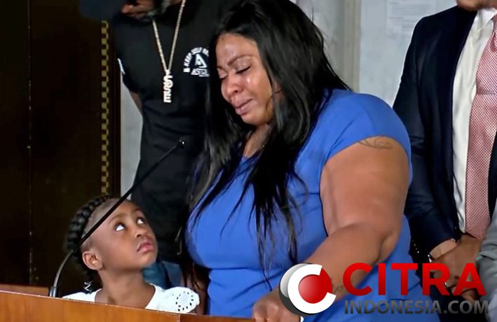 Istri dan Putri George Floyd Menangis